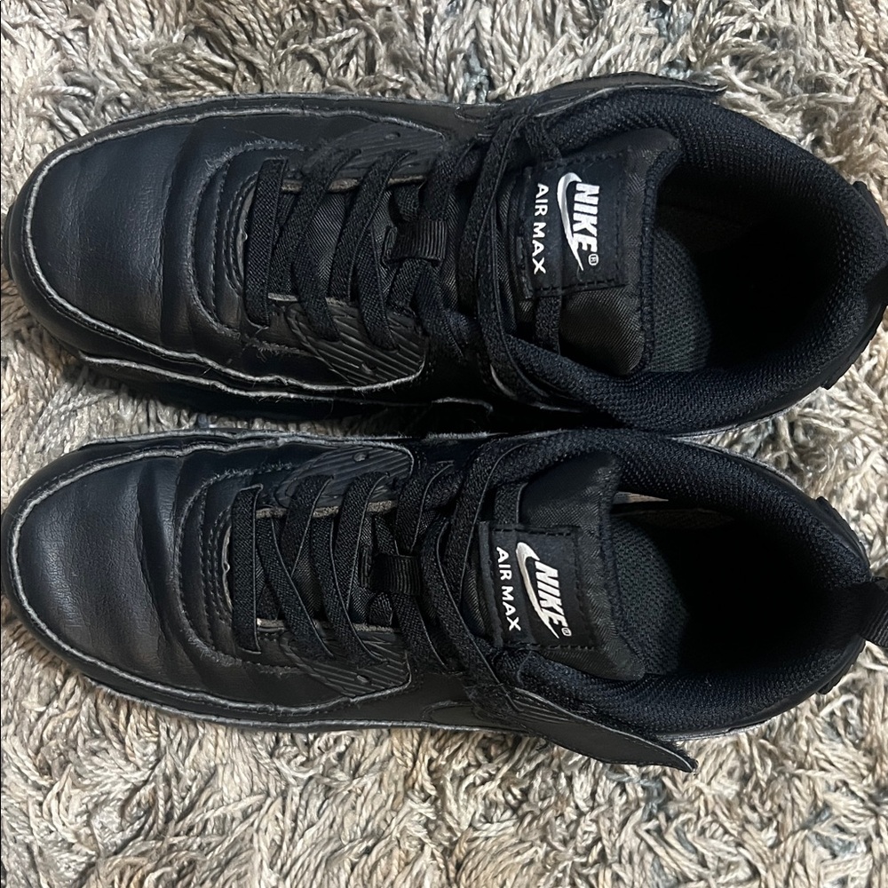 Nike: Air Max 90 Leather Kids' Shoes - Picture 2 of 7